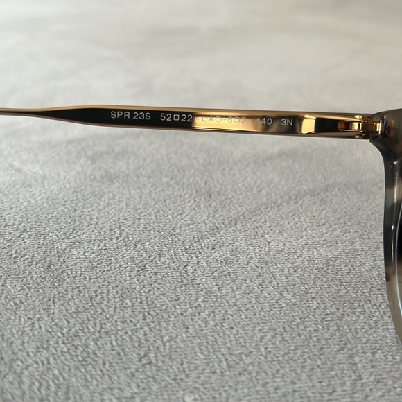 Prada sunglasses. Gray lenses. Case included. - Picture 4 of 4